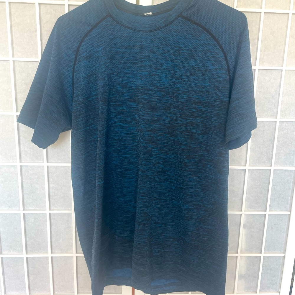 Lululemon men’s tshirt